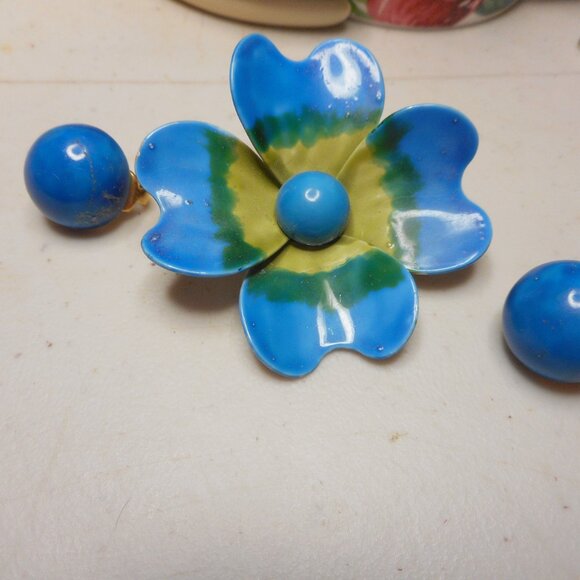 JEWELRY SET - cute little button Earrings and pin/ Broach - Picture 1 of 4